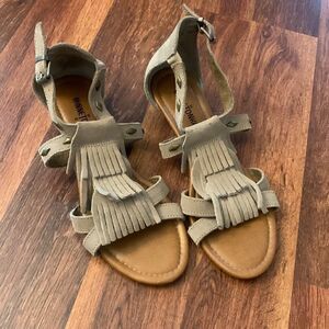 Minnetonka size 8  